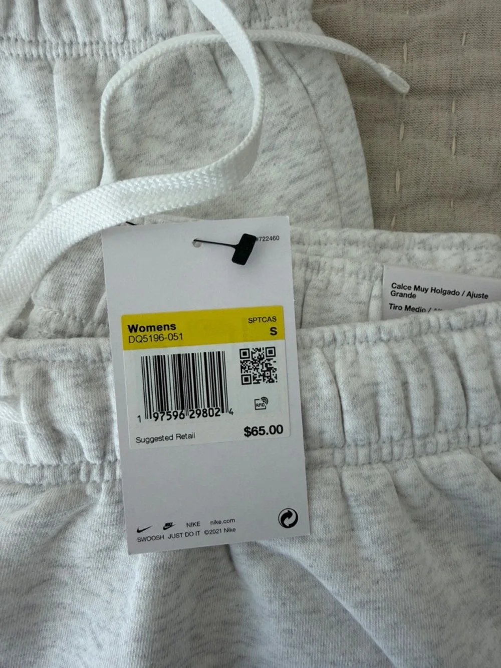 NWT Nike Club Fleece Cargo Sweatpants Women's Small Oversized